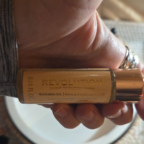 Makeup Revolution Foundation and Skincare Set - Picture 11 of 12